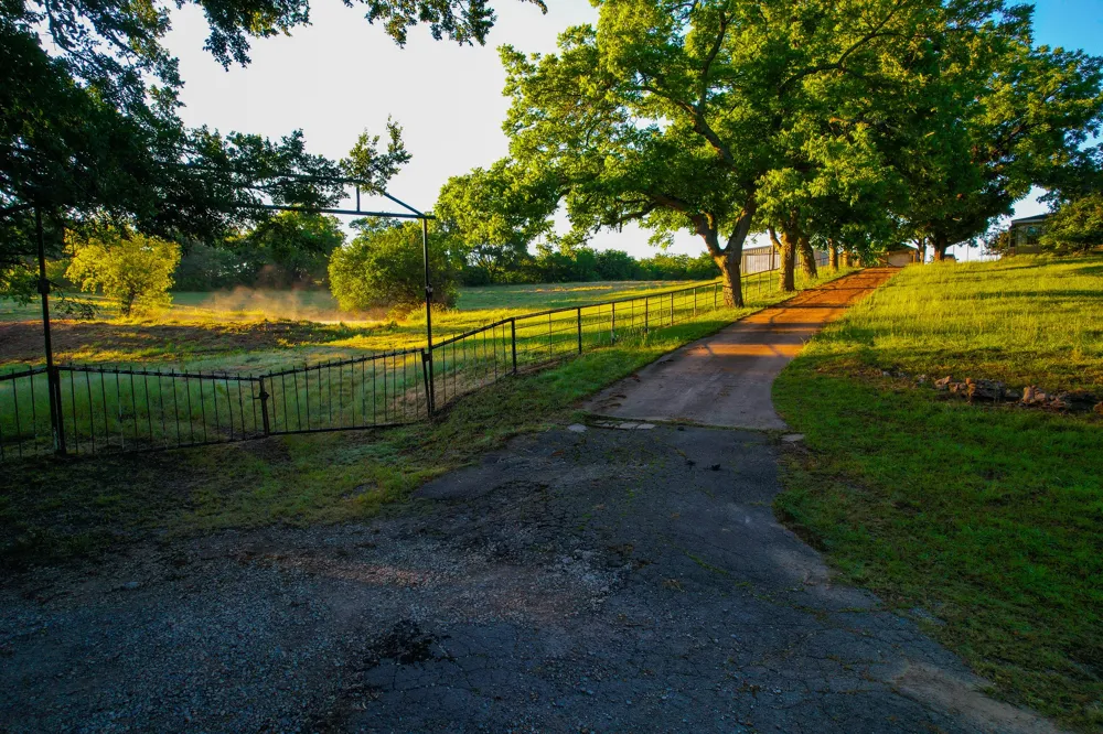 2000 County Road 2950 Dodd City, TX 75438