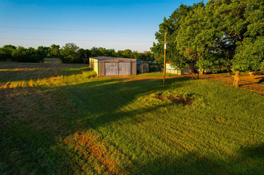 2000 County Road 2950 Dodd City, TX 75438