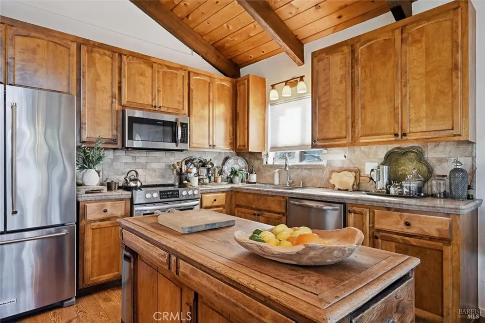 9845 Siskiyou Court Kelseyville, CA 95451