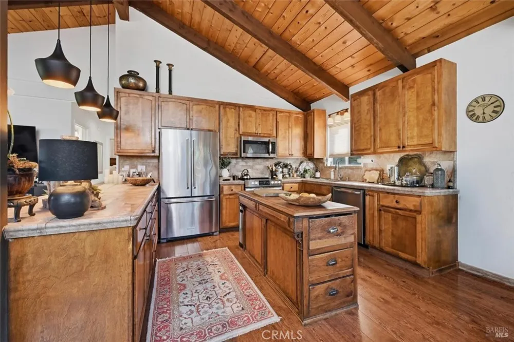 9845 Siskiyou Court Kelseyville, CA 95451