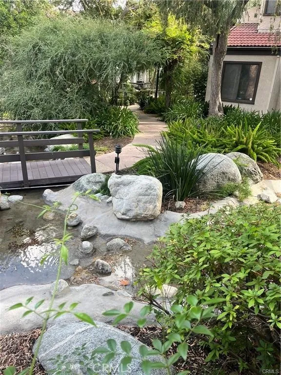 21800 Marylee #59 Woodland Hills, CA 91367