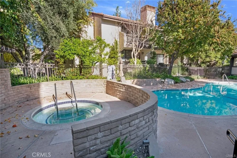 21800 Marylee #59 Woodland Hills, CA 91367