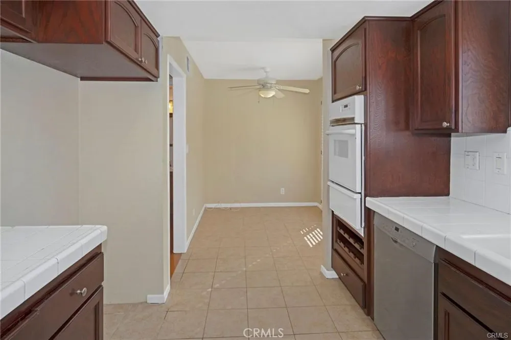21800 Marylee #59 Woodland Hills, CA 91367
