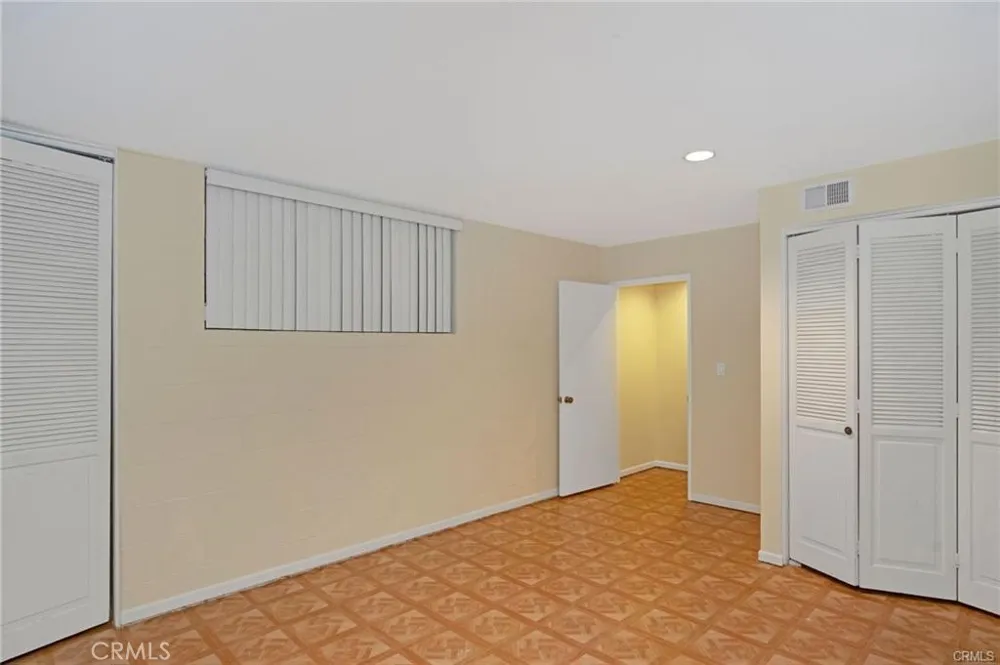 21800 Marylee #59 Woodland Hills, CA 91367
