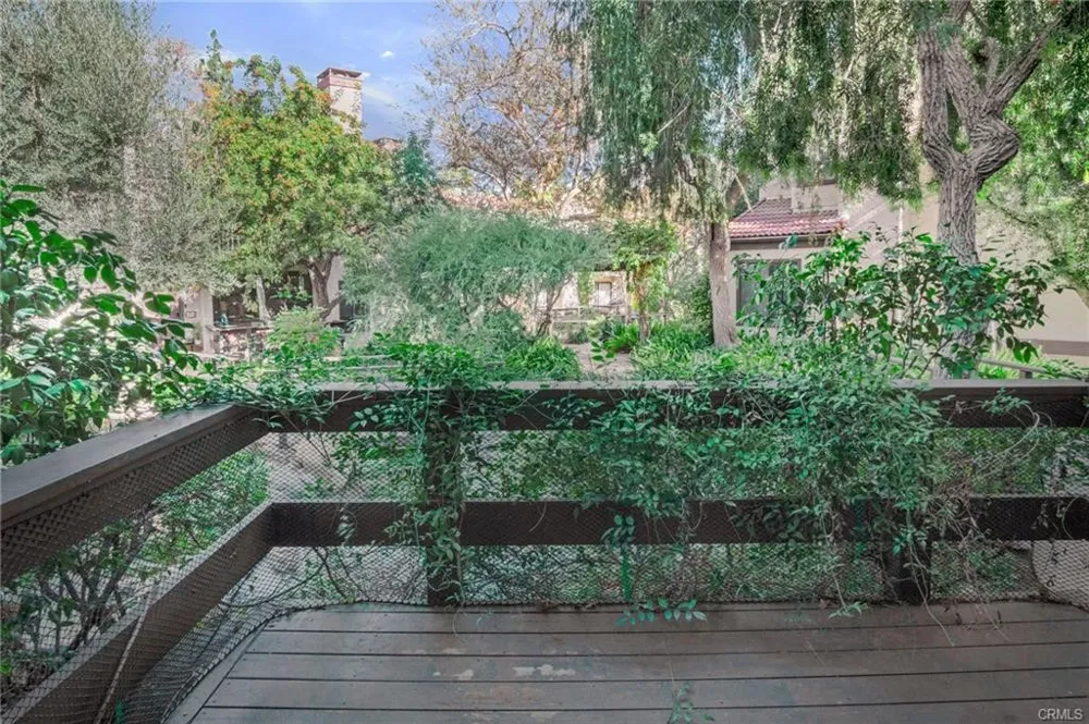 21800 Marylee #59 Woodland Hills, CA 91367