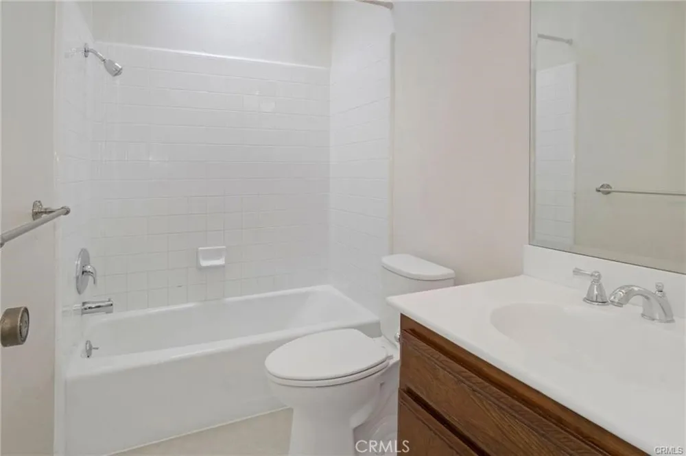 21800 Marylee #59 Woodland Hills, CA 91367