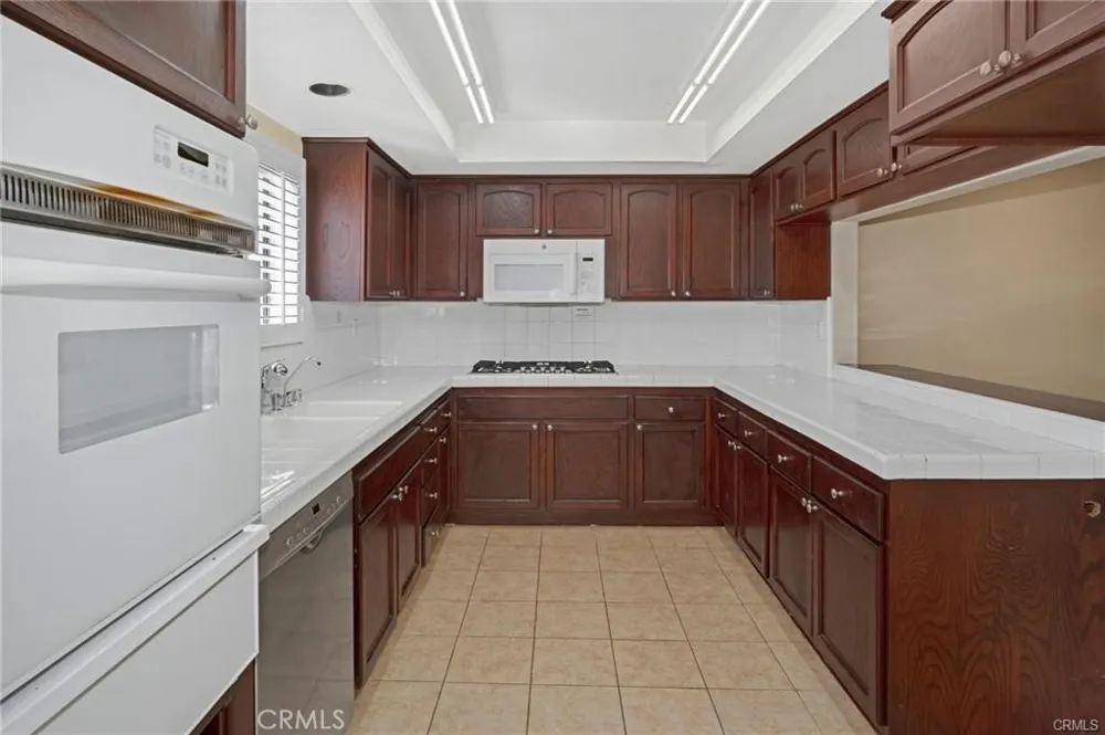 21800 Marylee #59 Woodland Hills, CA 91367
