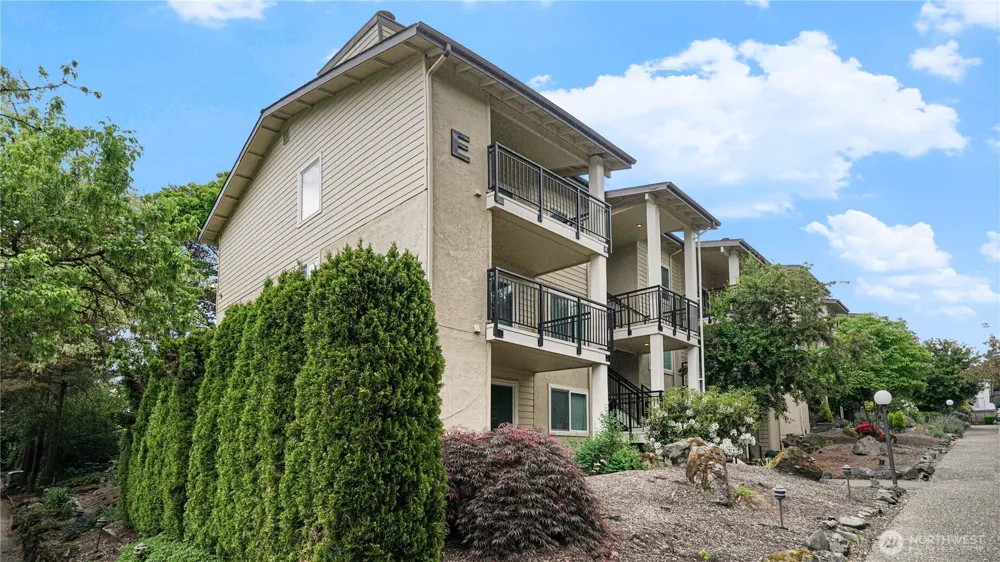 13616 NE 7th Street #E3 Bellevue, WA 98005