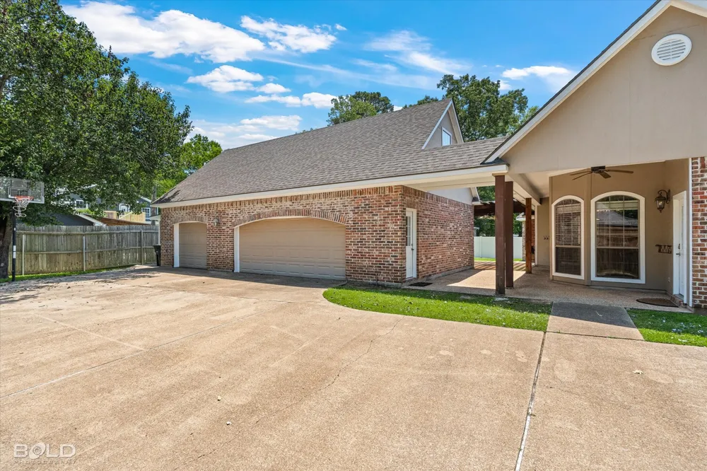205 Old Palmetto Road Benton, LA 71006