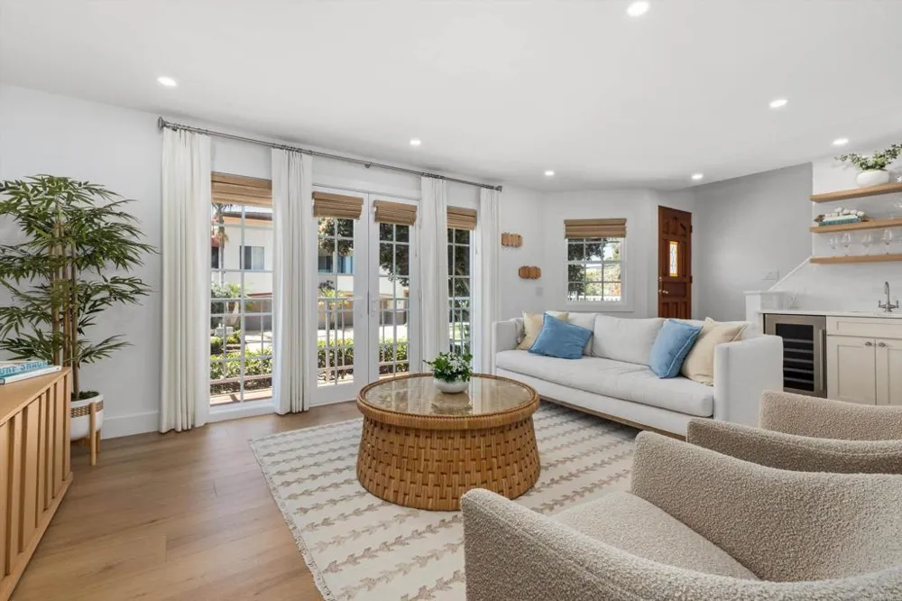 185 Juniper Avenue Carlsbad, CA 92008