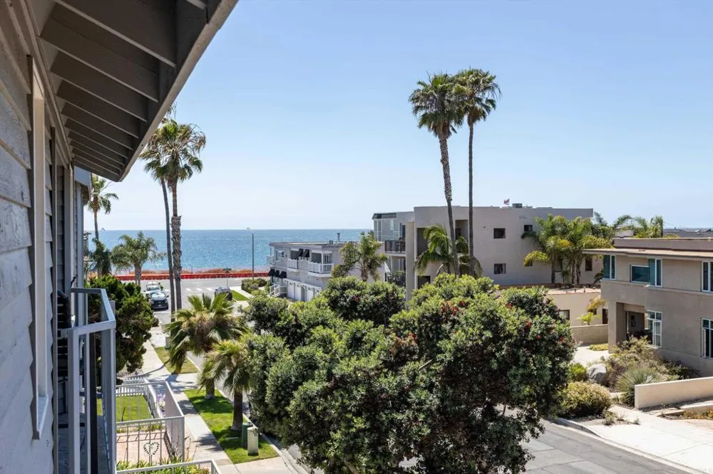 185 Juniper Avenue Carlsbad, CA 92008