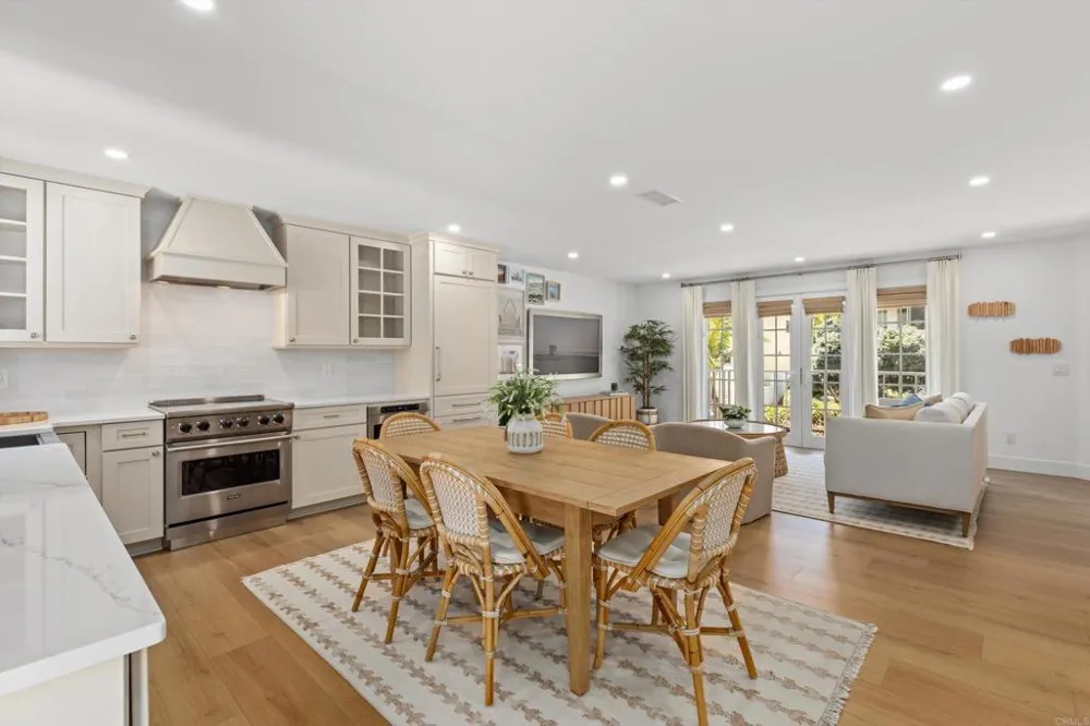 185 Juniper Avenue Carlsbad, CA 92008