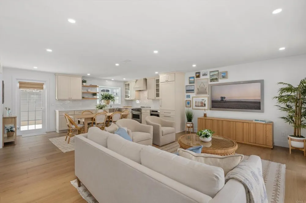 185 Juniper Avenue Carlsbad, CA 92008