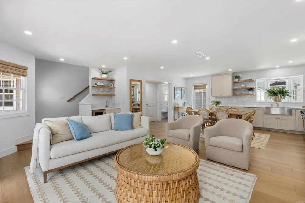185 Juniper Avenue Carlsbad, CA 92008