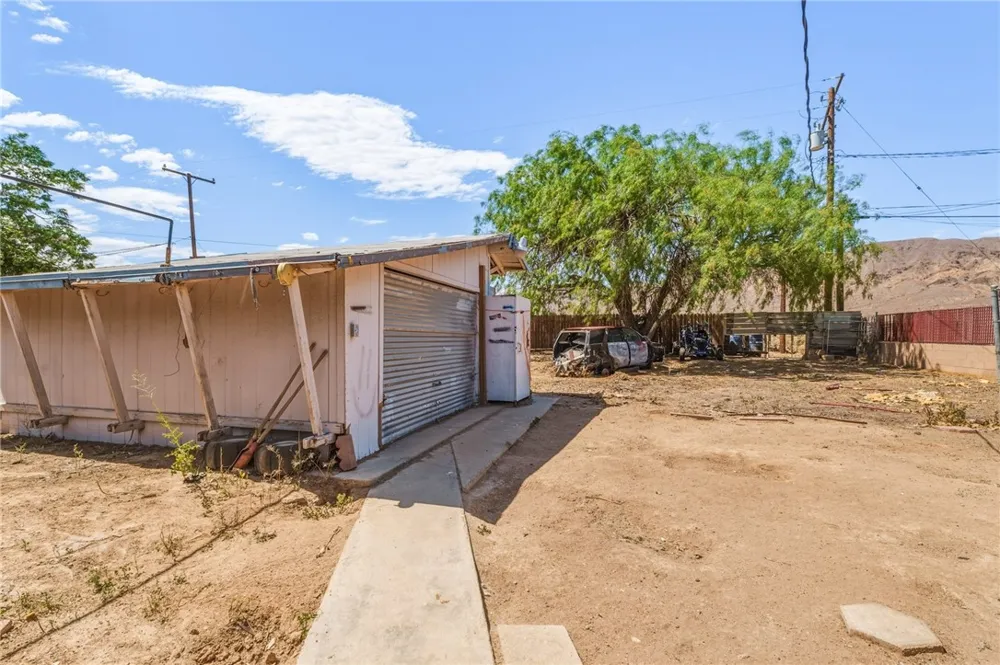 525 E. Williams. ST Yermo, CA 92398