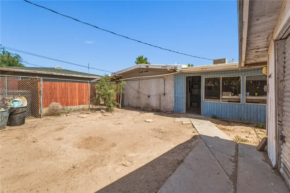 525 E. Williams. ST Yermo, CA 92398