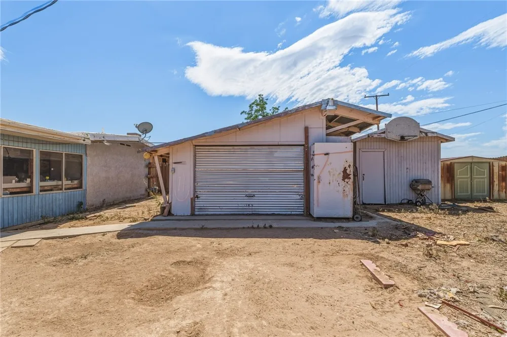 525 E. Williams. ST Yermo, CA 92398