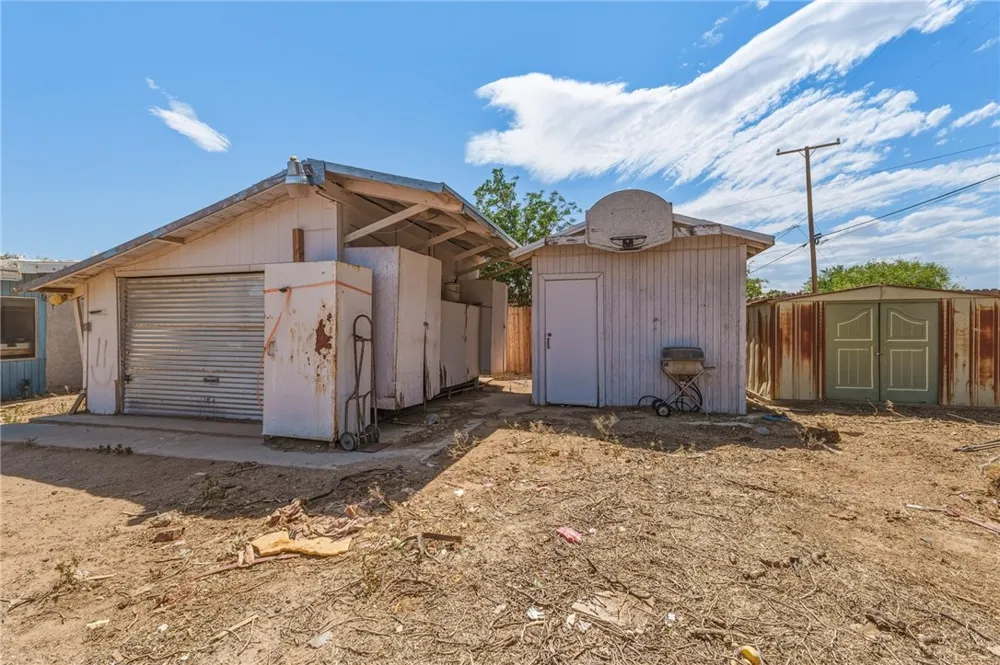 525 E. Williams. ST Yermo, CA 92398