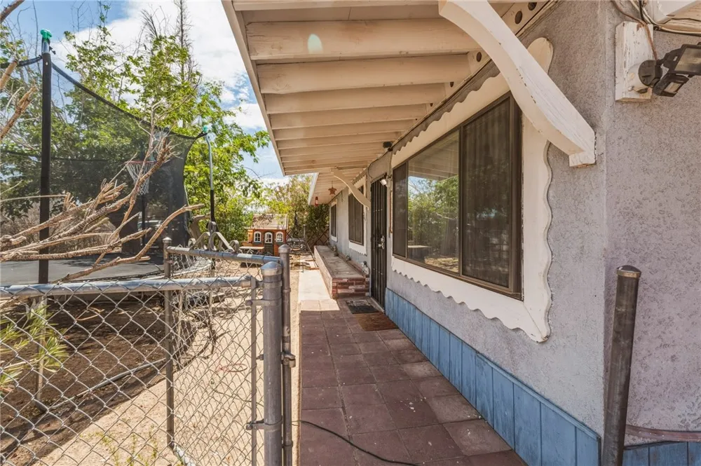 525 E. Williams. ST Yermo, CA 92398