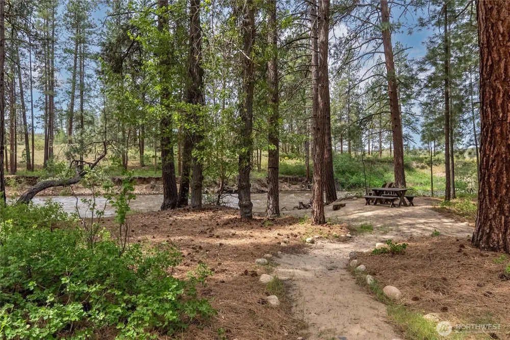 19 Maughan Road Winthrop, WA 98862