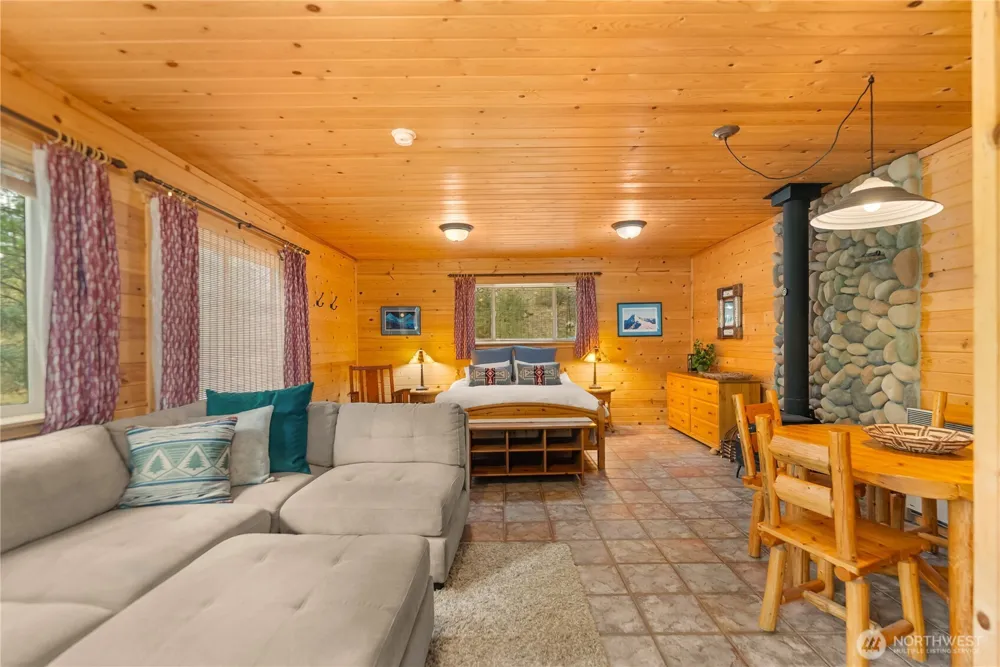 19 Maughan Road Winthrop, WA 98862