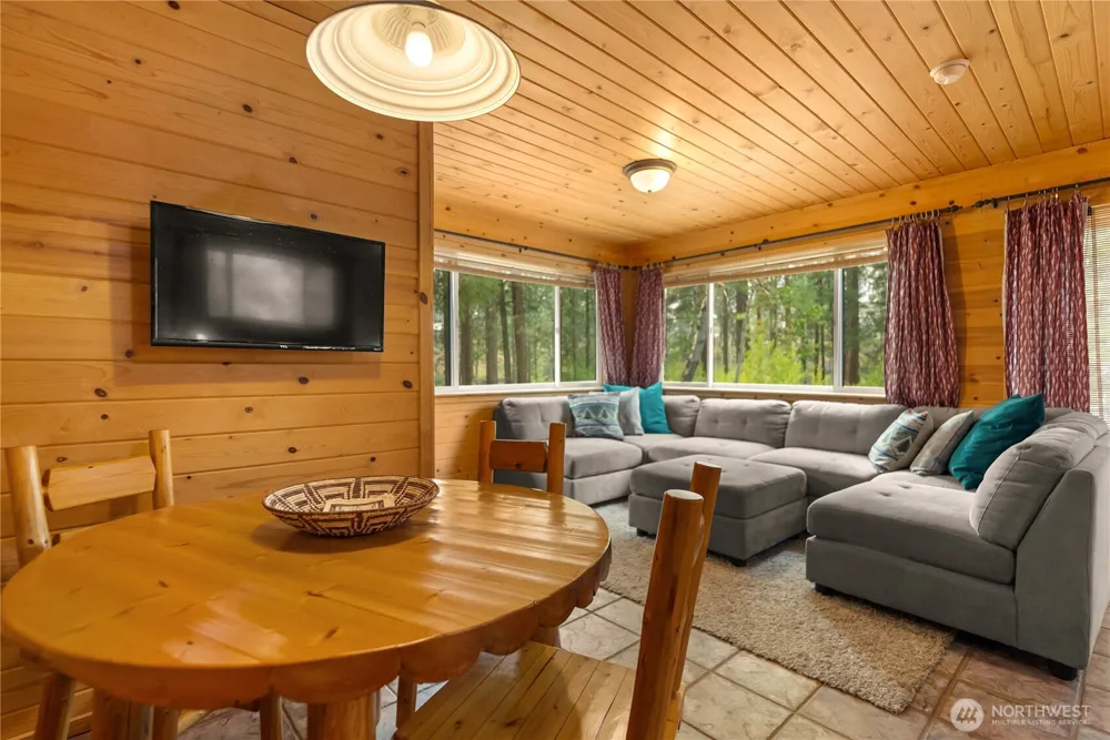 19 Maughan Road Winthrop, WA 98862