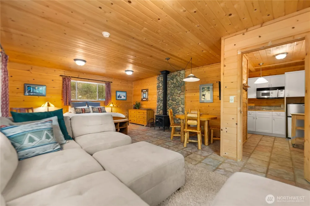 19 Maughan Road Winthrop, WA 98862