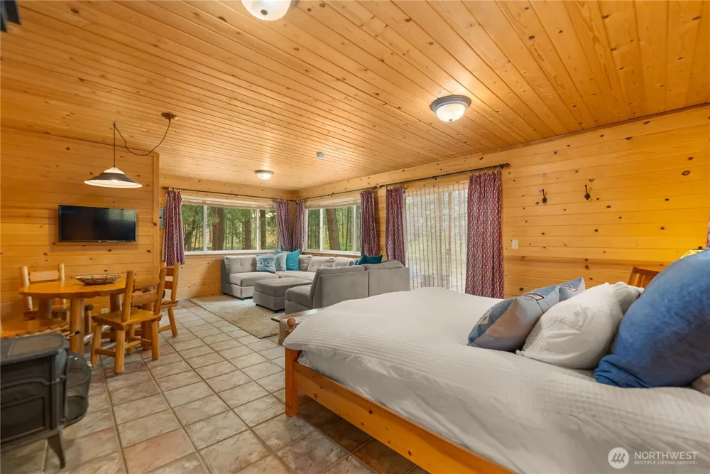 19 Maughan Road Winthrop, WA 98862