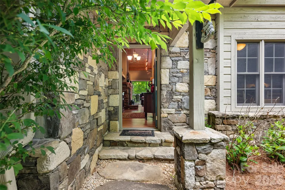 560 Toxaway Court Lake Toxaway, NC 28747