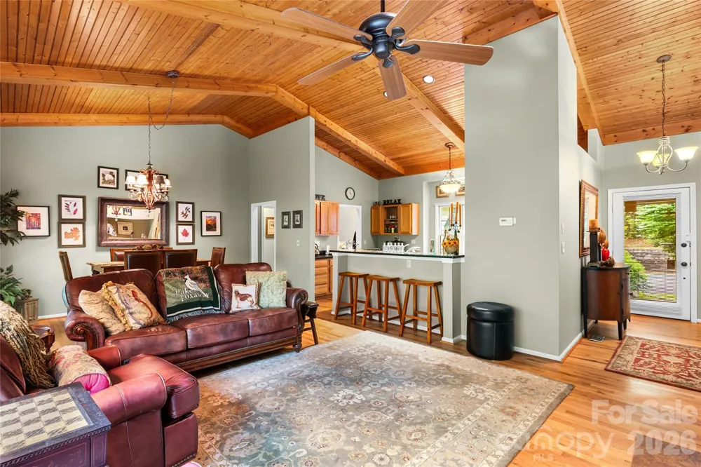 560 Toxaway Court Lake Toxaway, NC 28747