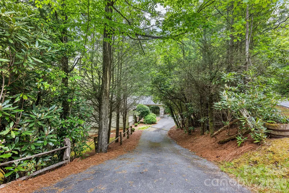 560 Toxaway Court Lake Toxaway, NC 28747