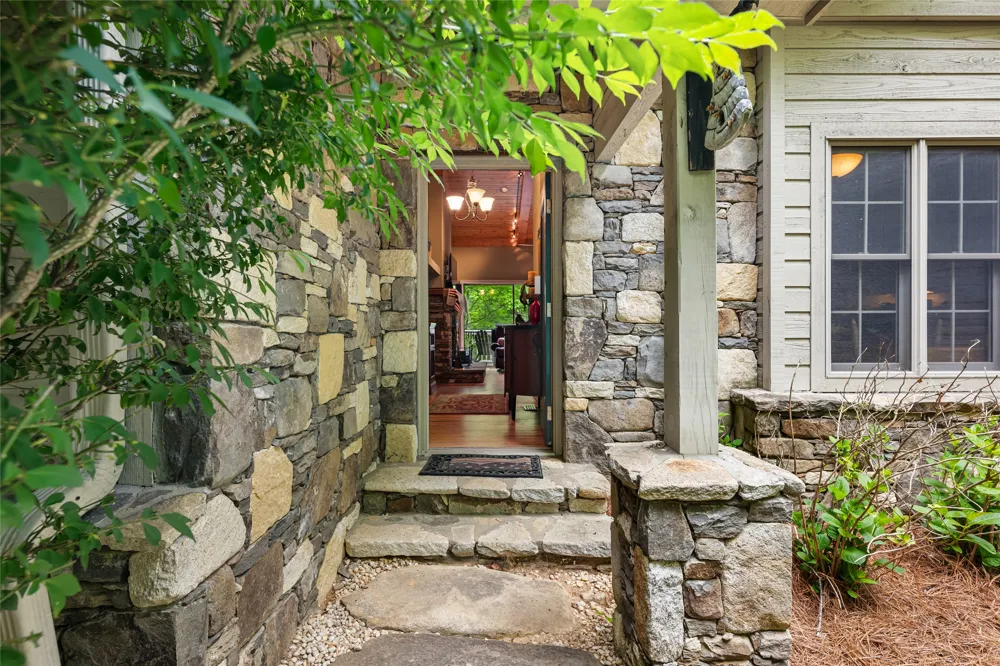560 Toxaway Court Lake Toxaway, NC 28747