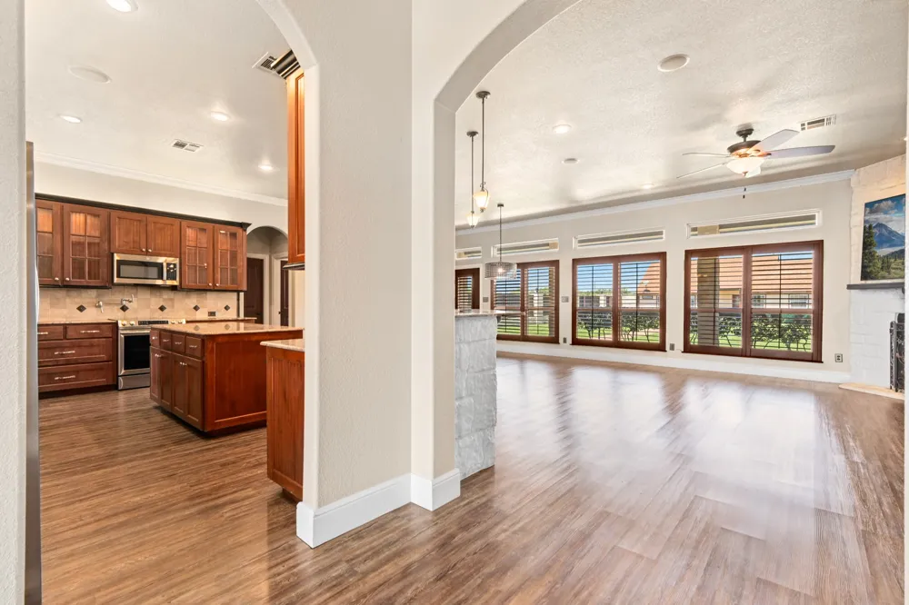 400 E Spurgeon Street Itasca, TX 76055