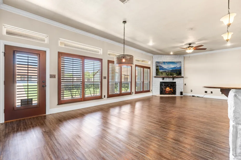 400 E Spurgeon Street Itasca, TX 76055