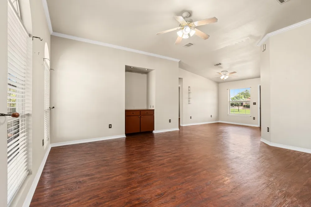 400 E Spurgeon Street Itasca, TX 76055