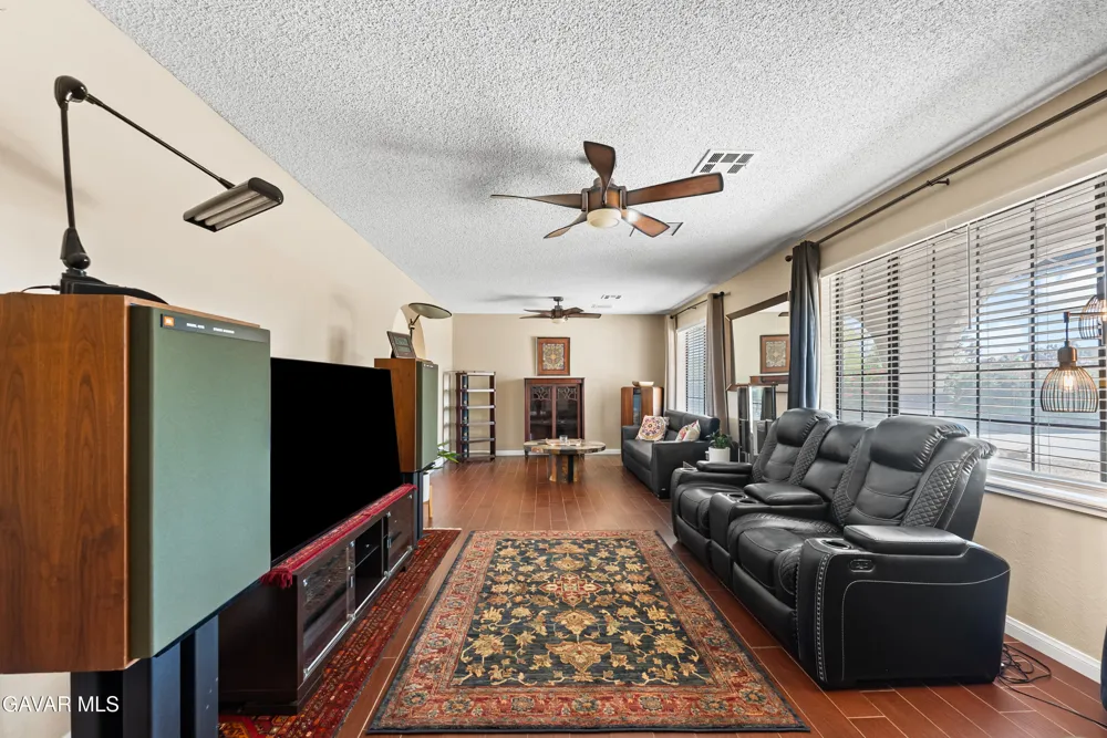 5055 W Ave K 12 Quartz Hill, CA 93536