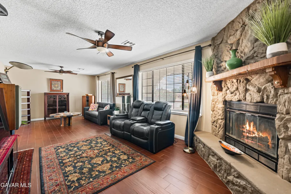5055 W Ave K 12 Quartz Hill, CA 93536