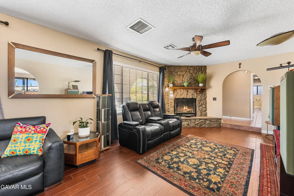 5055 W Ave K 12 Quartz Hill, CA 93536