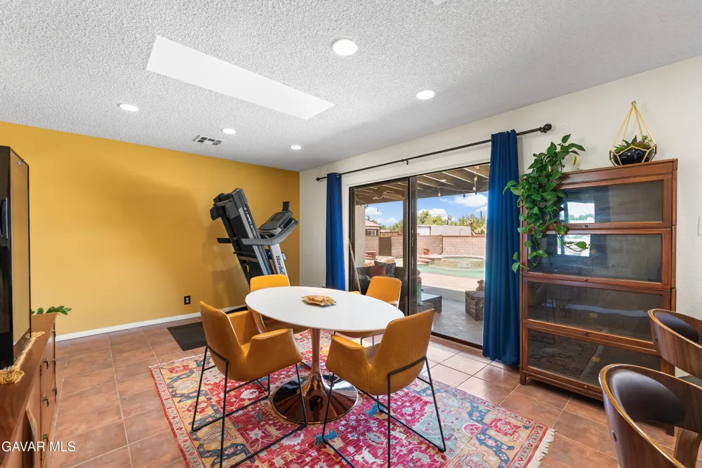 5055 W Ave K 12 Quartz Hill, CA 93536
