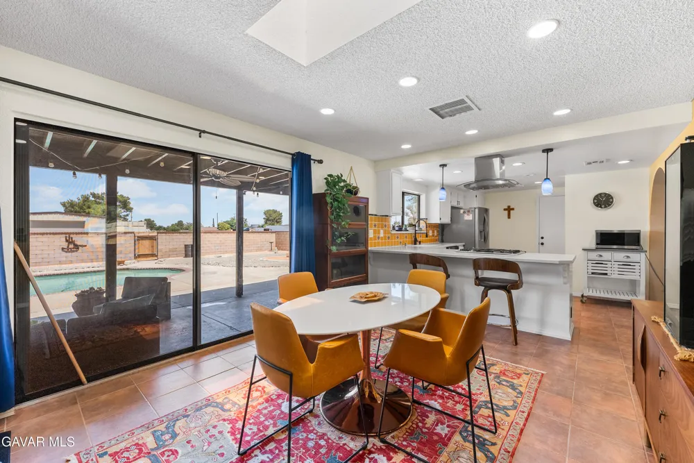 5055 W Ave K 12 Quartz Hill, CA 93536