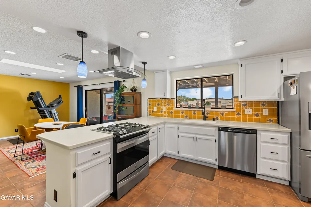 5055 W Ave K 12 Quartz Hill, CA 93536