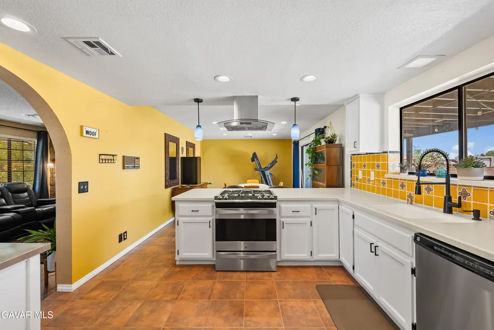 5055 W Ave K 12 Quartz Hill, CA 93536