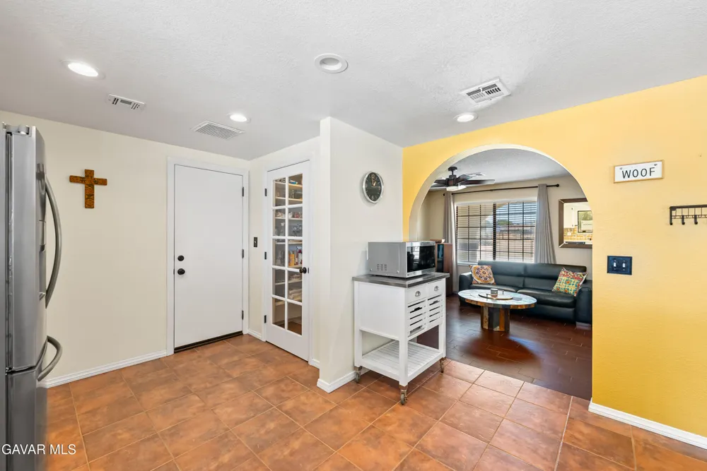 5055 W Ave K 12 Quartz Hill, CA 93536