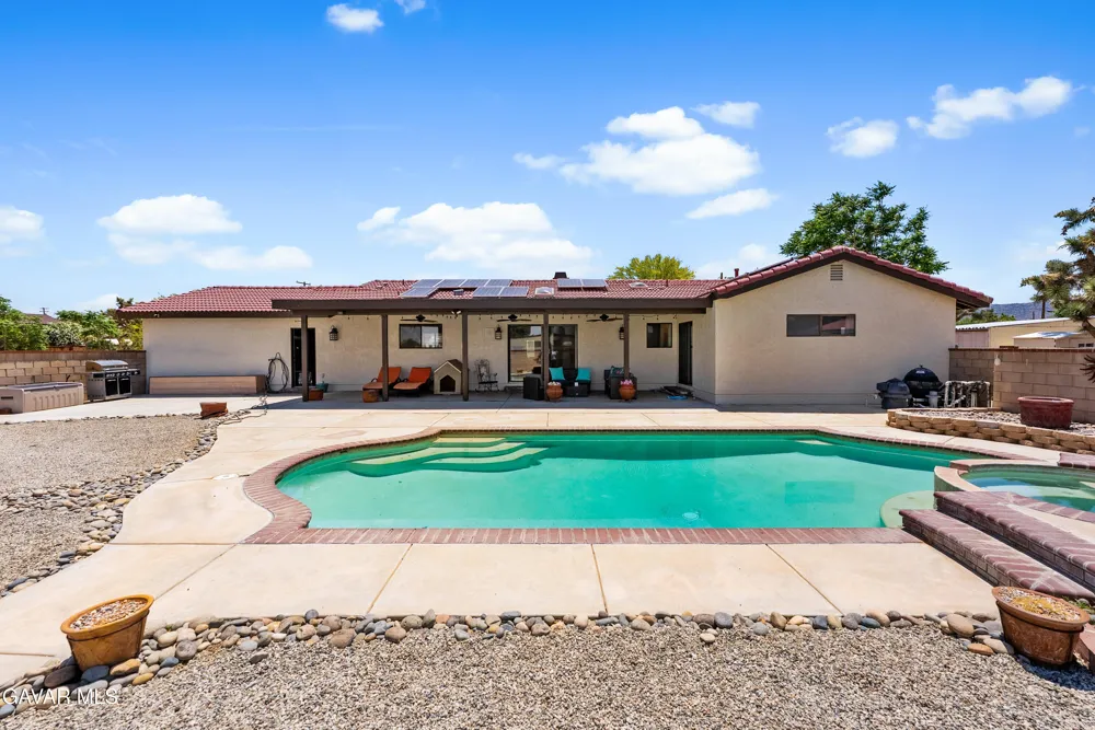 5055 W Ave K 12 Quartz Hill, CA 93536