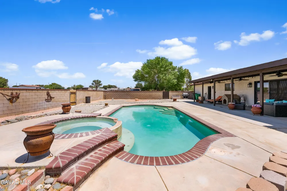 5055 W Ave K 12 Quartz Hill, CA 93536