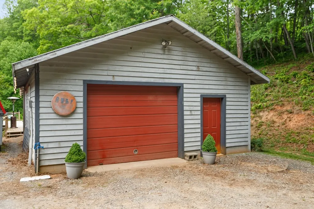 Harris Circle Sylva, NC 28779