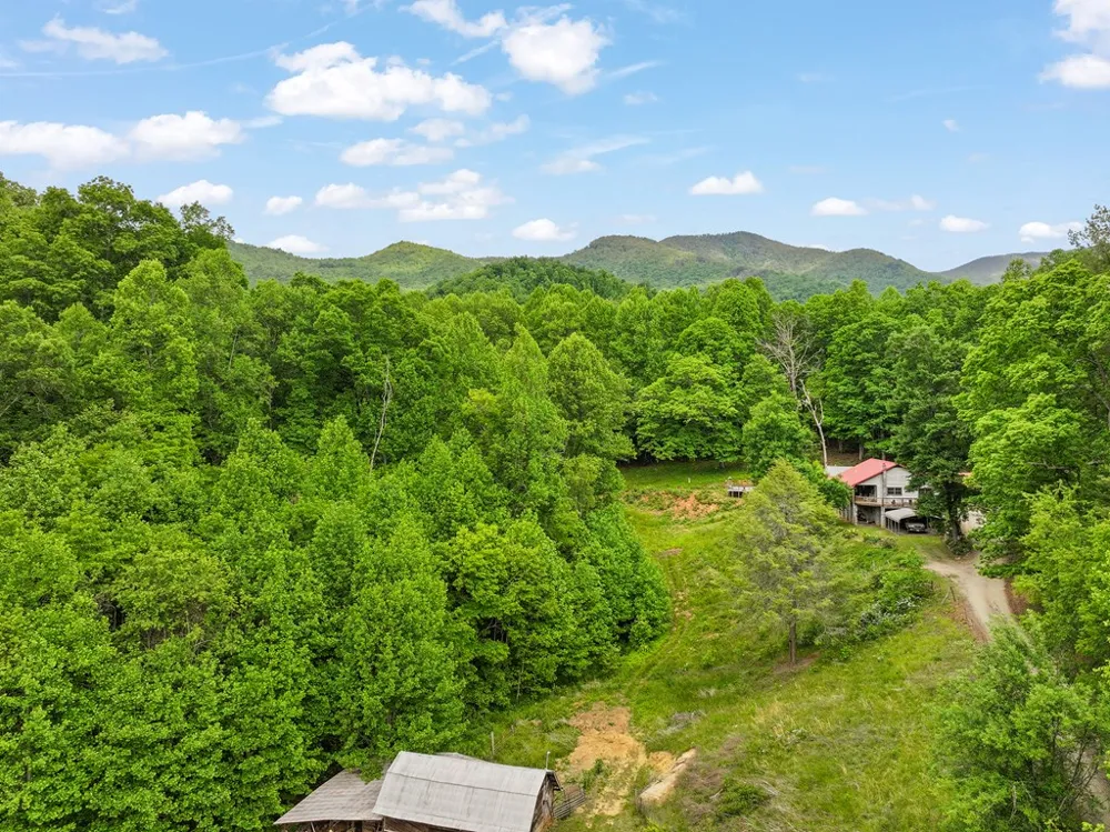 Harris Circle Sylva, NC 28779