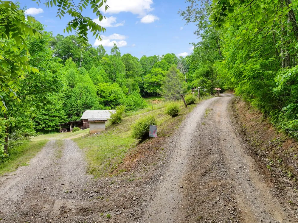 Harris Circle Sylva, NC 28779