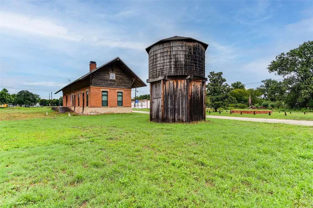 211 Main Street Rosser, TX 75157