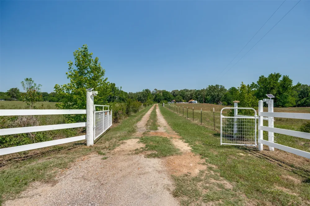 115 County Road 3302 Omaha, TX 75571